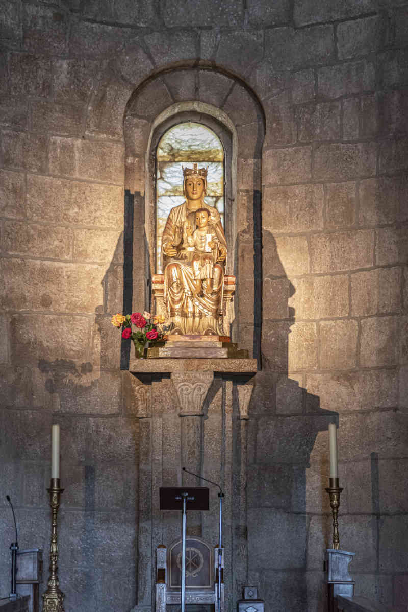 Comunidad Foral de Navarra 087 - monasterio de Leyre - iglesia de San Salvador de Leyre.jpg